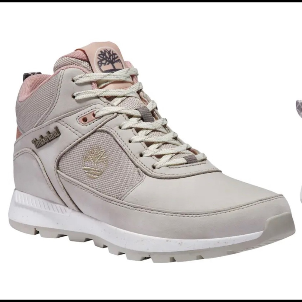 Field Trekker Waterproof Hiker Boot
TIMBERLAND Color: Light Taupe Nubuck NEW